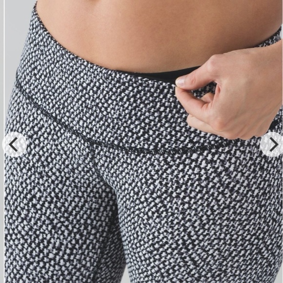 Lululemon Wunder Under Crop III Scatter Star Crops - Picture 4 of 10